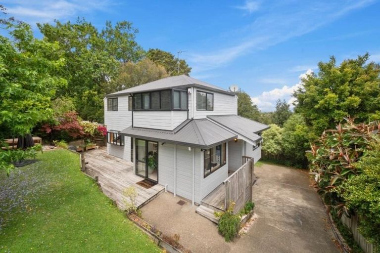 Photo of property in 1/61 Pupuke Road, Birkenhead, Auckland, 0627