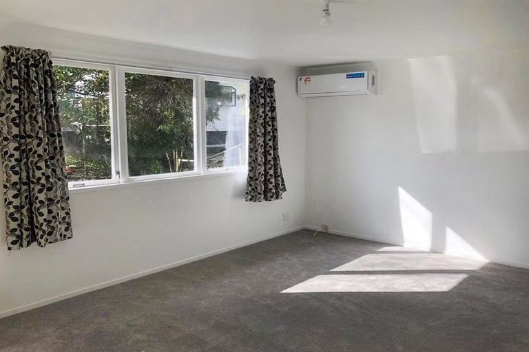 Photo of property in 35 Takapu Street, Henderson, Auckland, 0612