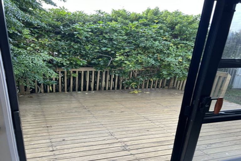 Photo of property in 2/21 Tiri Tiri Road, Birkdale, Auckland, 0626