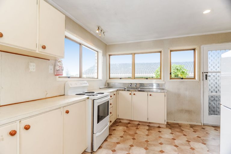 Photo of property in 1/47 Zita Maria Drive, Massey, Auckland, 0614