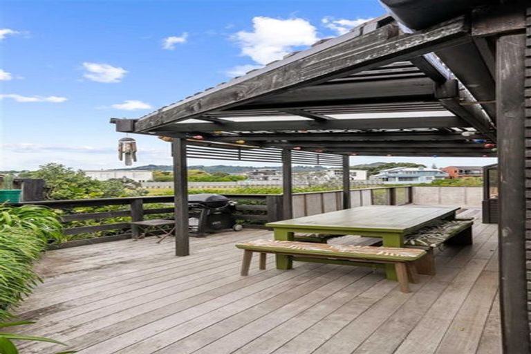 Photo of property in 116 Saint Patricks Row, Whangamata, 3620