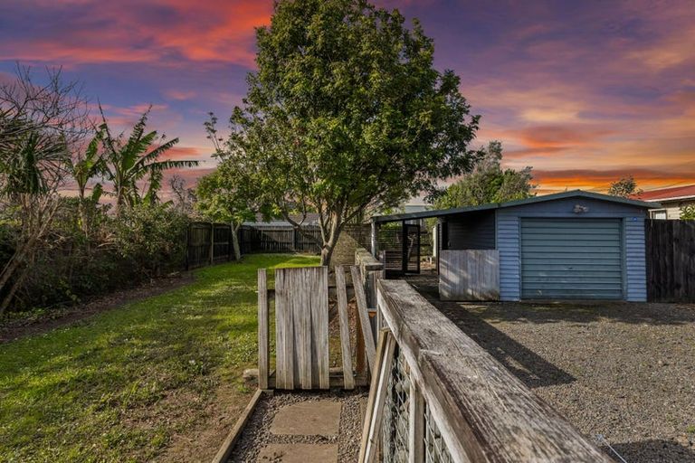 Photo of property in 69 Taikata Road, Te Atatu Peninsula, Auckland, 0610