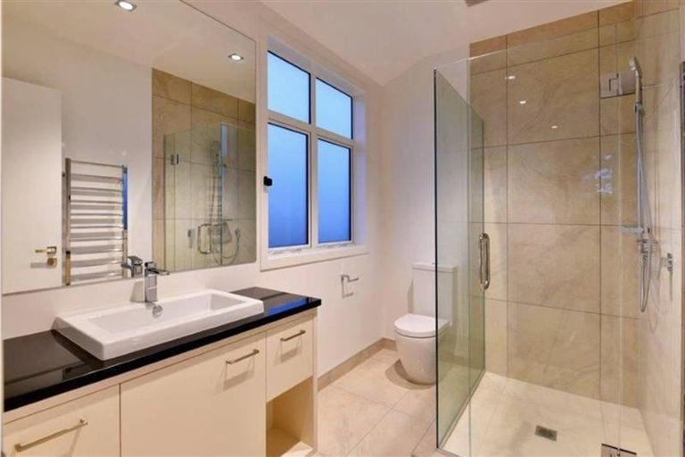 Photo of property in 2 York Terrace, Riverhead, 0820