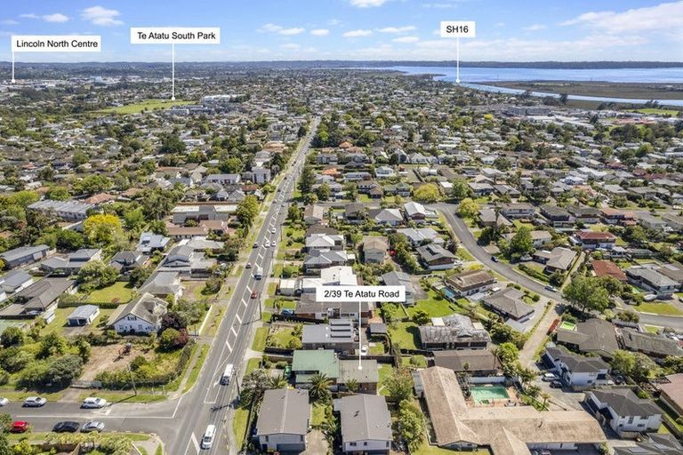 Photo of property in 2/39 Te Atatu Road, Te Atatu South, Auckland, 0610