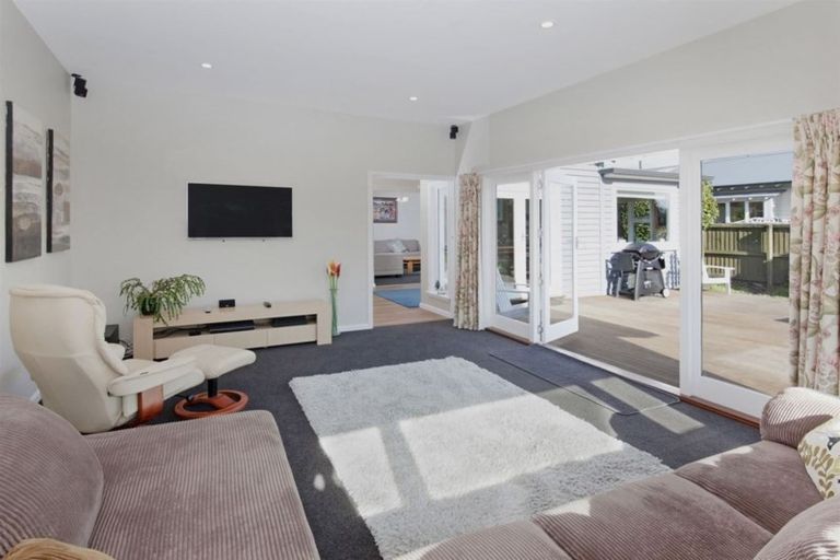 Photo of property in 73 Paparoa Street, Papanui, Christchurch, 8053