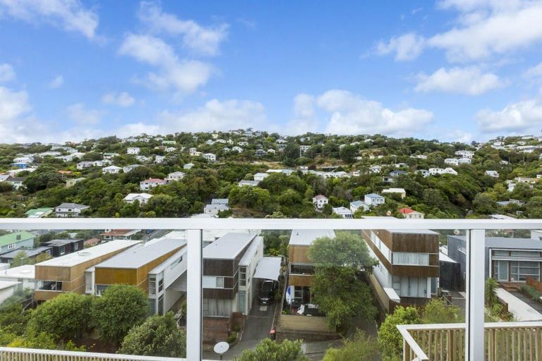 Photo of property in 4/69 Tiketike Way, Brooklyn, Wellington, 6021