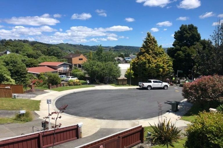 Photo of property in 17 Radiata Grove, Brown Owl, Upper Hutt, 5018