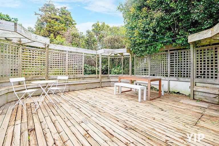 Photo of property in 27 Spenmoor Street, Newlands, Wellington, 6037