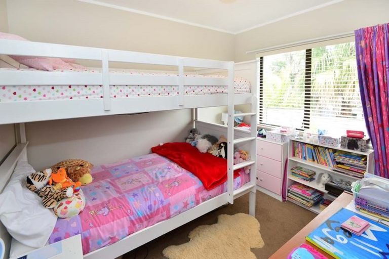 Photo of property in 14 Royalty Rise, Red Beach, 0932