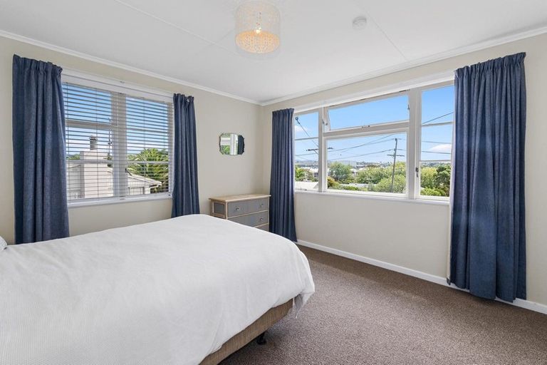 Photo of property in 64 Newington Road, Henderson, Auckland, 0612