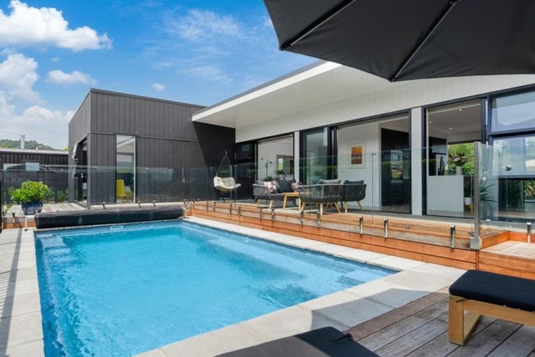 Photo of property in 16 Awanui Crescent, Matakana, 0985