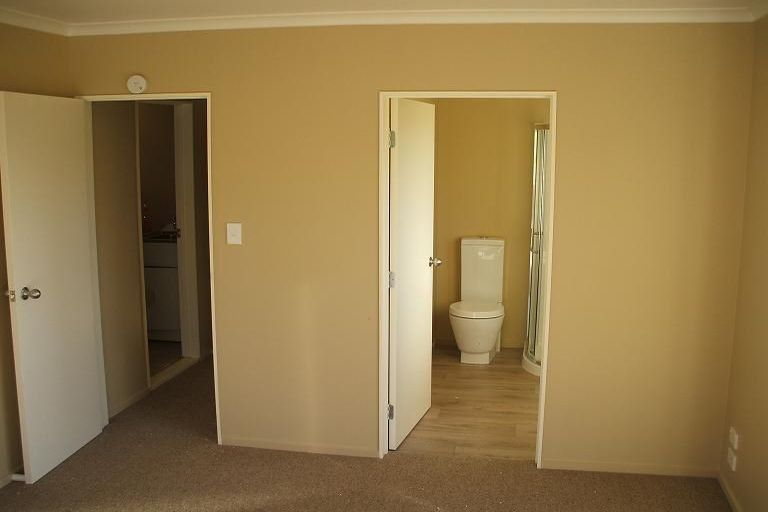 Photo of property in 22 Viridian Lane, Greenhithe, Auckland, 0632