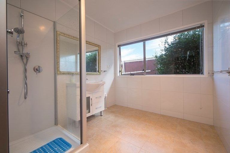 Photo of property in 6 Sunnylaw Place, Glen Eden, Auckland, 0602