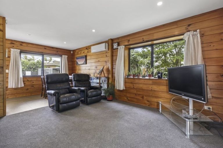 Photo of property in 150 Carnoustie Drive, Wattle Downs, Auckland, 2103