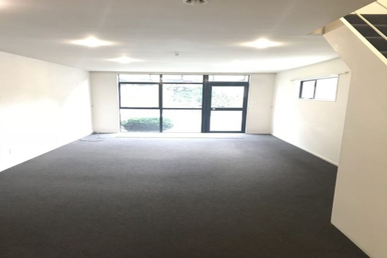 Photo of property in 1/2 Malcolm Lane, Thorndon, Wellington, 6011