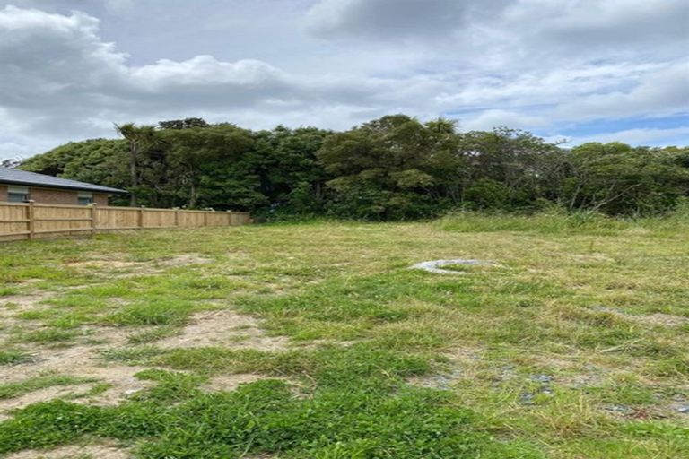 Photo of property in 46 Taikura Avenue, Red Beach, 0932