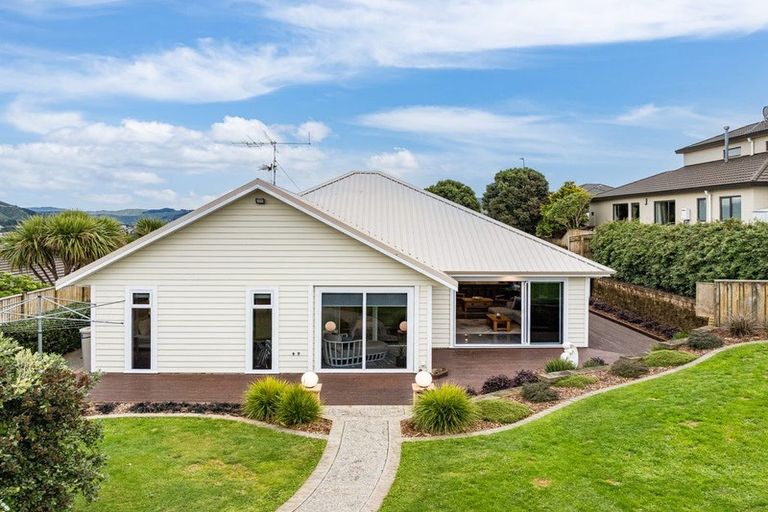 Photo of property in 80 Te Puia Drive, Aotea, Porirua, 5024