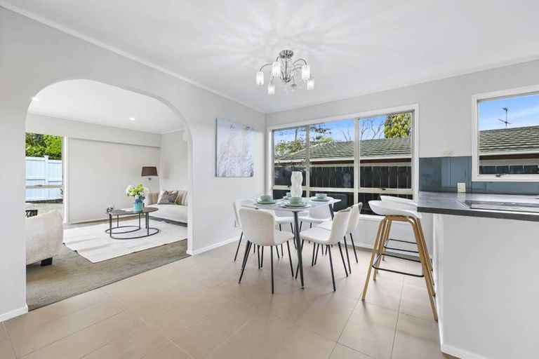 Photo of property in 34 Beechdale Crescent, Pakuranga Heights, Auckland, 2010