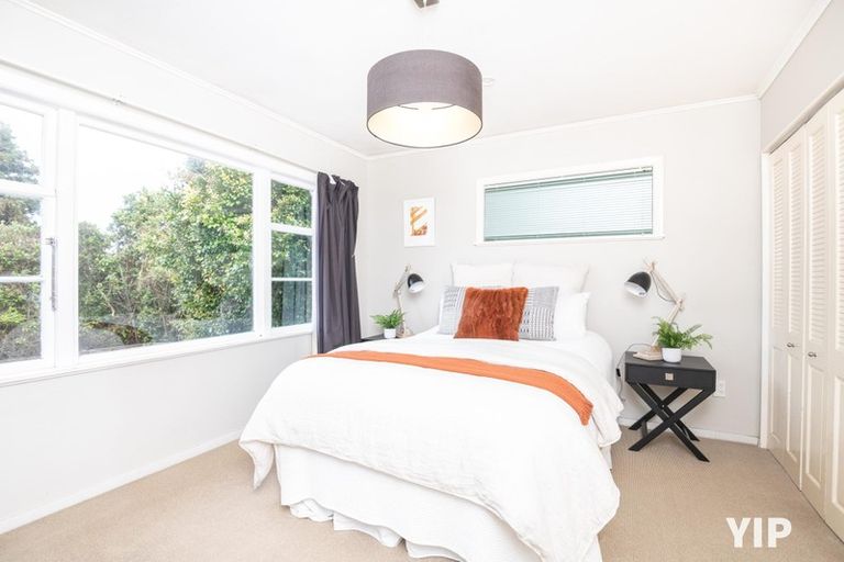 Photo of property in 27 Spenmoor Street, Newlands, Wellington, 6037