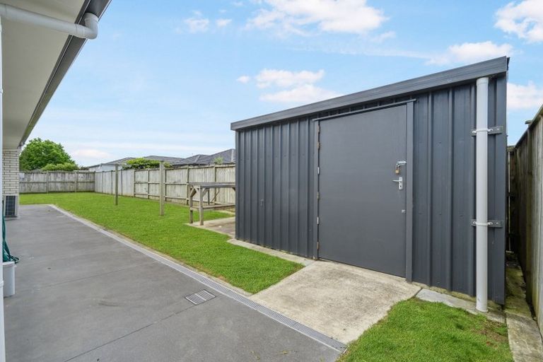 Photo of property in 28 Kilmacrennan Drive, Rosehill, Papakura, 2113