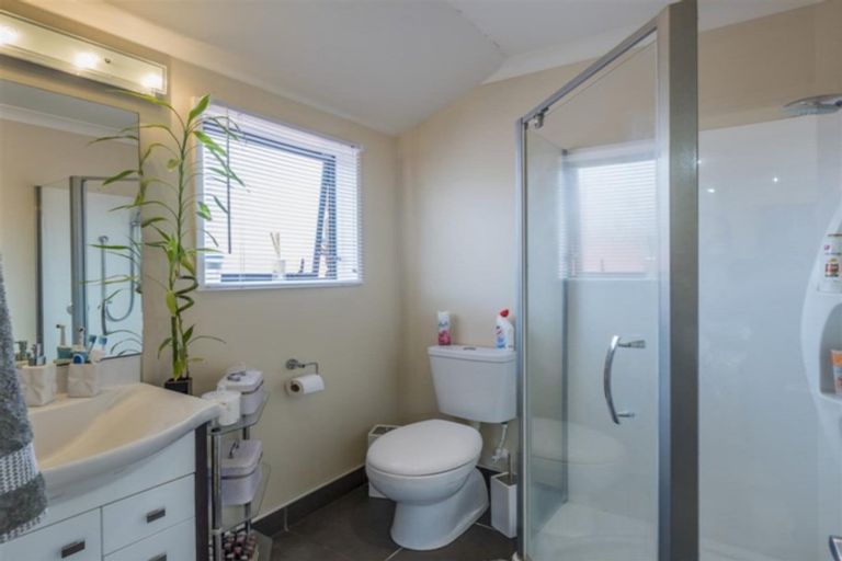 Photo of property in 6 Barry Curtis Place, Levin, 5510