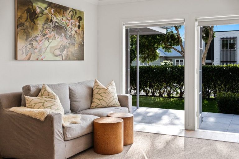 Photo of property in 4 Humariri Street, Point Chevalier, Auckland, 1022