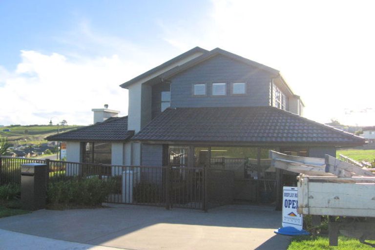 Photo of property in 2 Ballymore Drive, Pinehill, Auckland, 0632