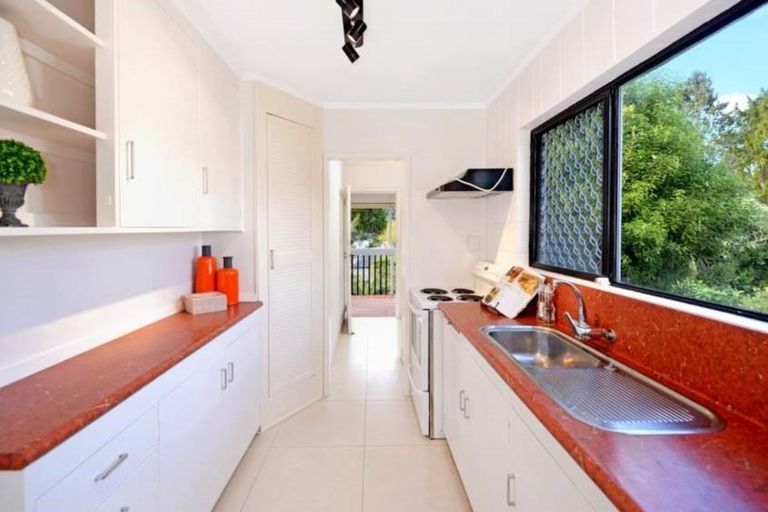 Photo of property in 1/52 Chippendale Crescent, Birkdale, Auckland, 0626