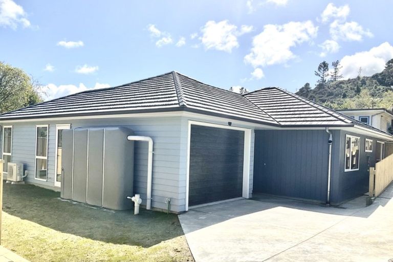 Photo of property in 92a Horoeka Street, Stokes Valley, Lower Hutt, 5019