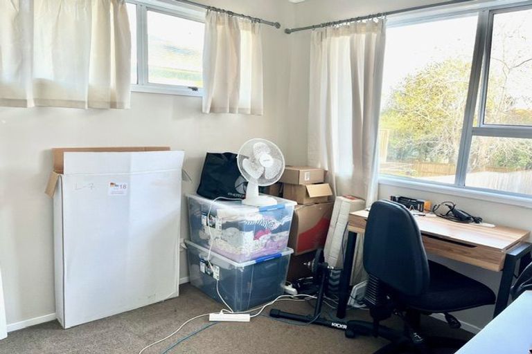 Photo of property in 16 Jenanne Place, Totara Vale, Auckland, 0629