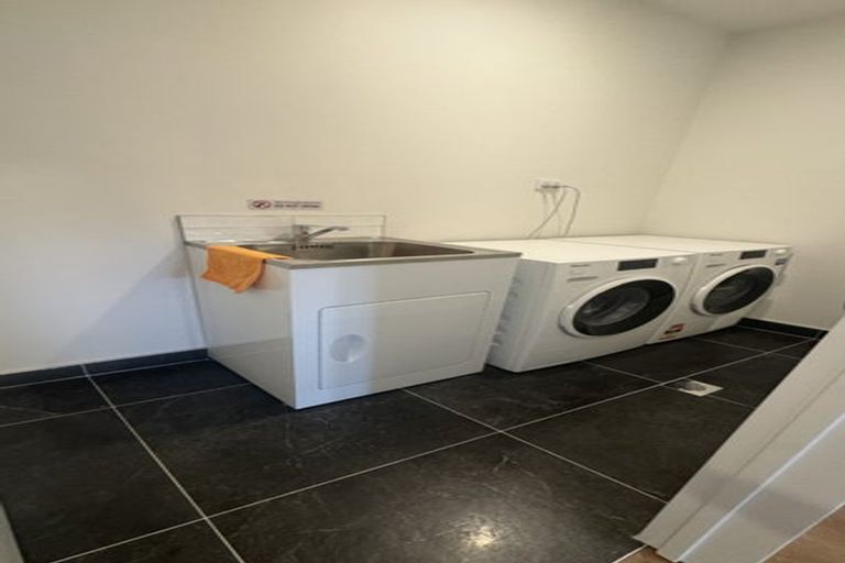 Photo of property in 10 Monstedt Terrace, Windsor Park, Auckland, 0632