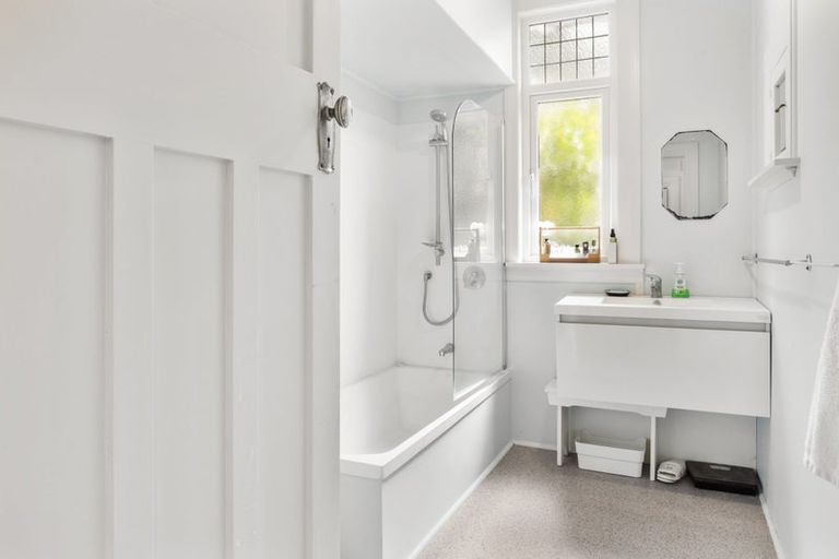 Photo of property in 62 Raroa Road, Kelburn, Wellington, 6012