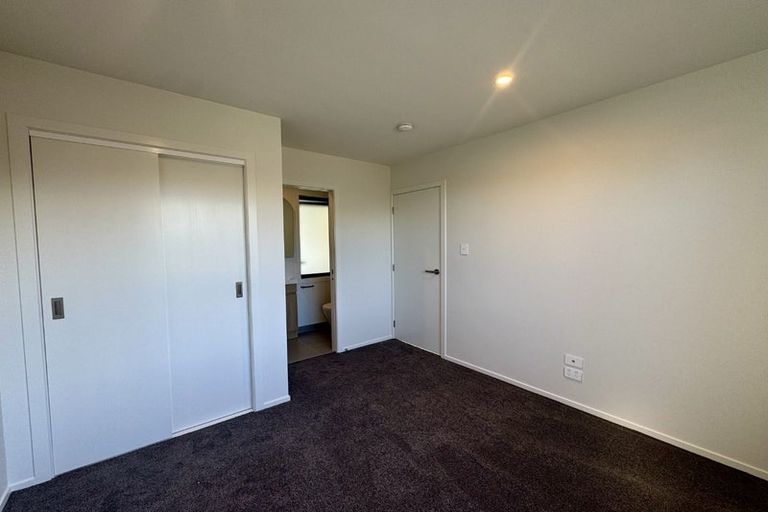 Photo of property in 5/506 Glenfield Road, Bayview, Auckland, 0629