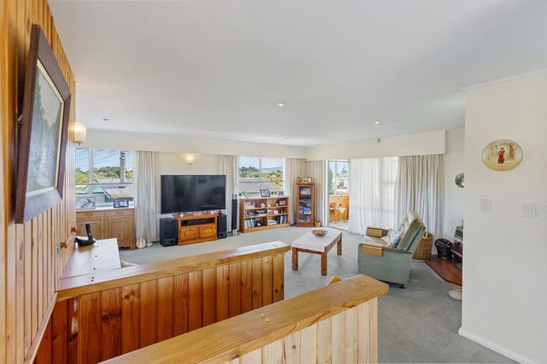 Photo of property in 10 Titoki Road, Waikanae Beach, Waikanae, 5036