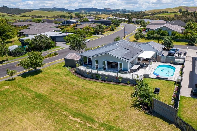 Photo of property in 2 Skippers Close, Haruru, 0204