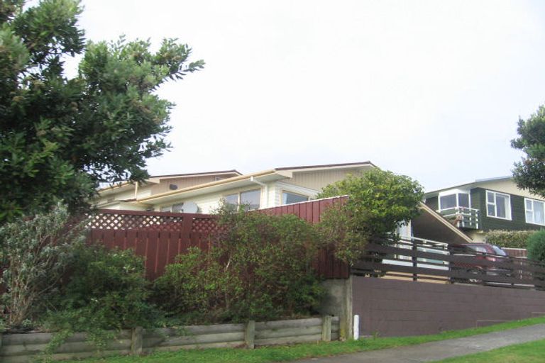 Photo of property in 135 Conclusion Street, Ascot Park, Porirua, 5024