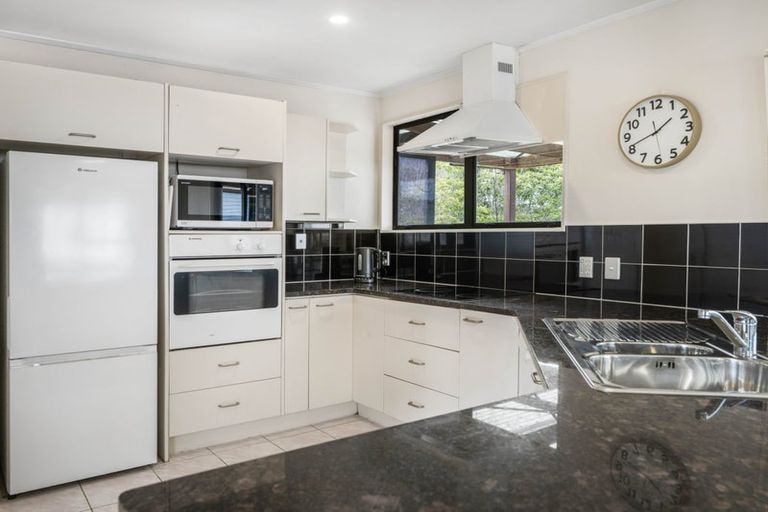 Photo of property in 35 Rehia Road, Massey, Auckland, 0614