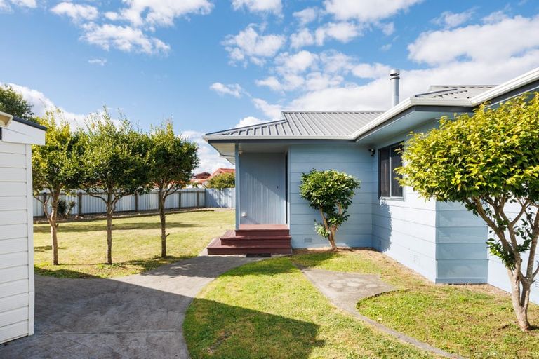 Photo of property in 28 Peppertree Glade, Kelvin Grove, Palmerston North, 4414