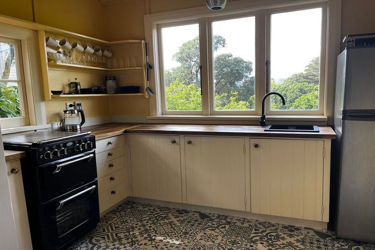 Photo of property in 35 Glenbervie Terrace, Thorndon, Wellington, 6011