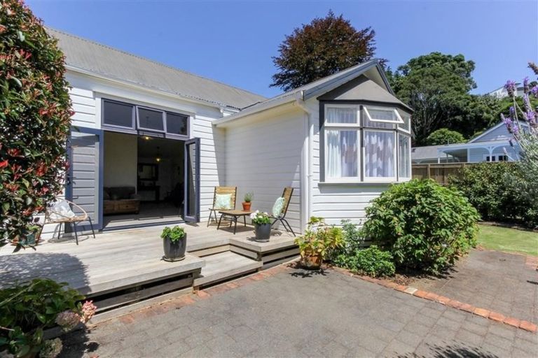 Photo of property in 24 Bracken Street, New Plymouth, 4310