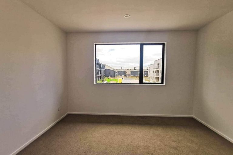 Photo of property in 22 Eileen Newey Place, Henderson, Auckland, 0612