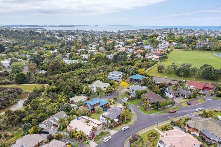 Photo of property in 2 Mizen Court, Torbay, Auckland, 0630