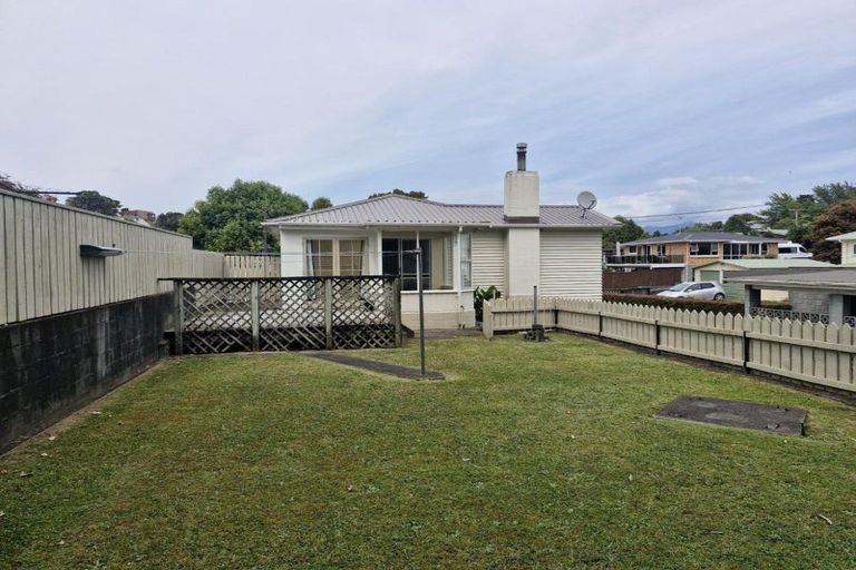 Photo of property in 5 Hillside Crescent, Westown, New Plymouth, 4310