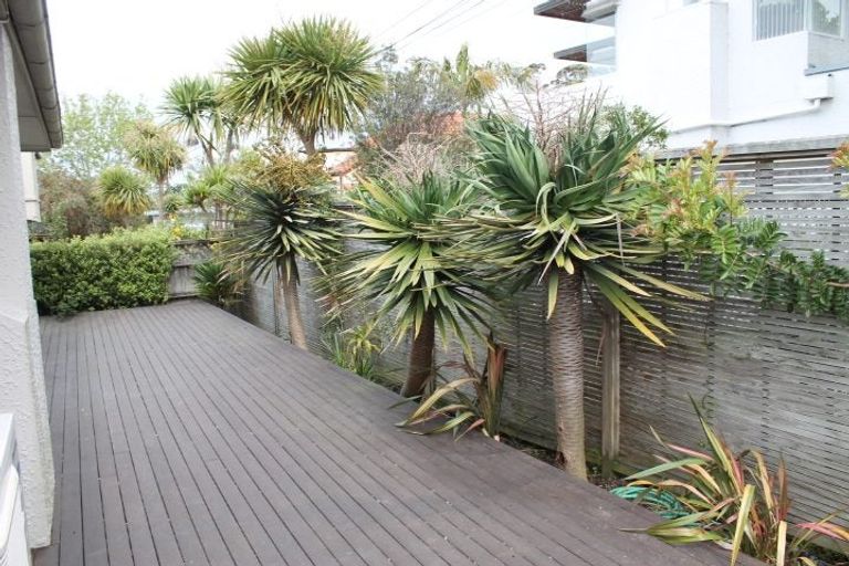 Photo of property in 92 Shakespeare Road, Milford, Auckland, 0620
