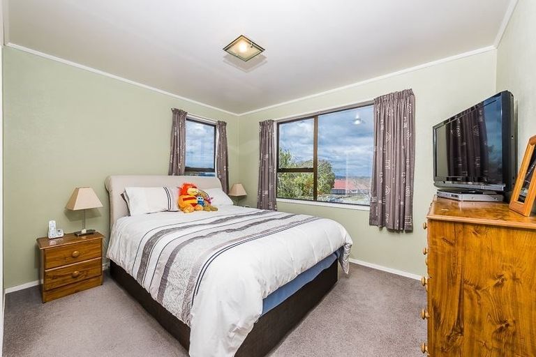 Photo of property in 62 West Harbour Drive, West Harbour, Auckland, 0618