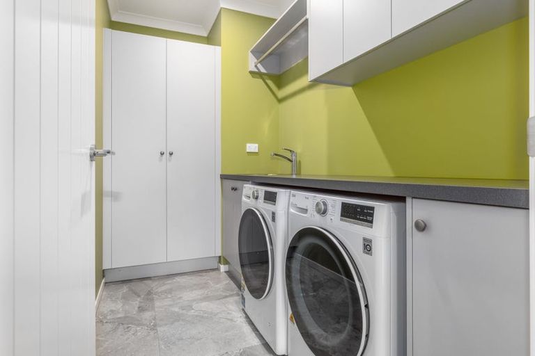 Photo of property in 6 Arapipi Way, Peka Peka, Waikanae, 5391