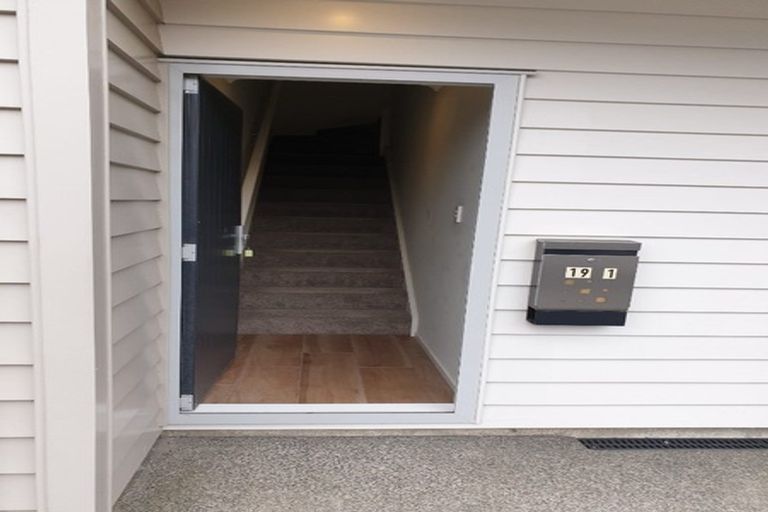 Photo of property in 1/19 Collins Avenue, Tawa, Wellington, 5028