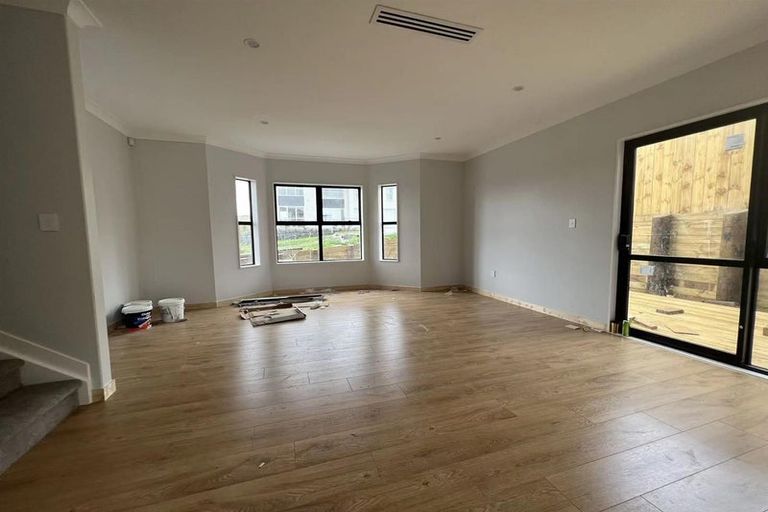 Photo of property in 16 Lumber Rise, Swanson, Auckland, 0614