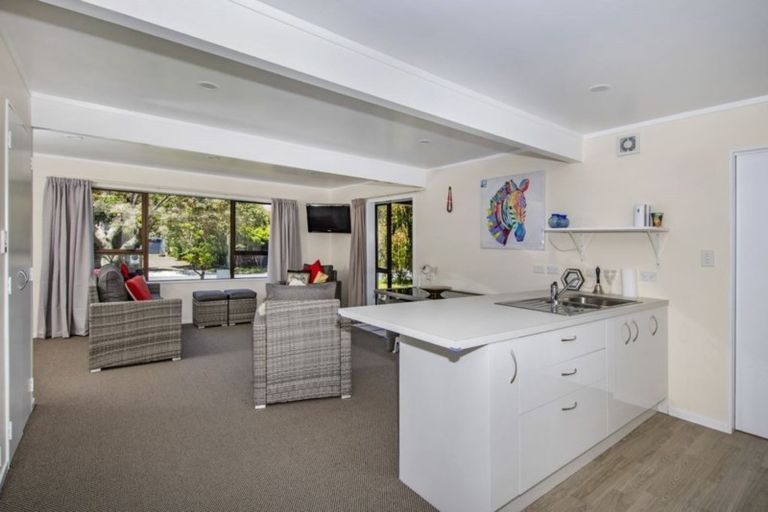 Photo of property in 43 Te Maika Road, Ngunguru, Whangarei, 0173