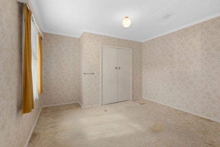 Photo of property in 28 Glen Road, Stokes Valley, Lower Hutt, 5019